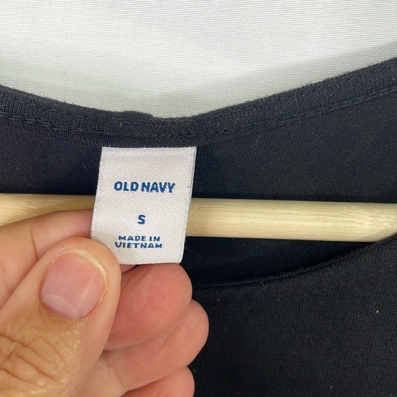 🪥 Old Navy, black knit a line round neck, short sleeve dress - Picture 2 of 4